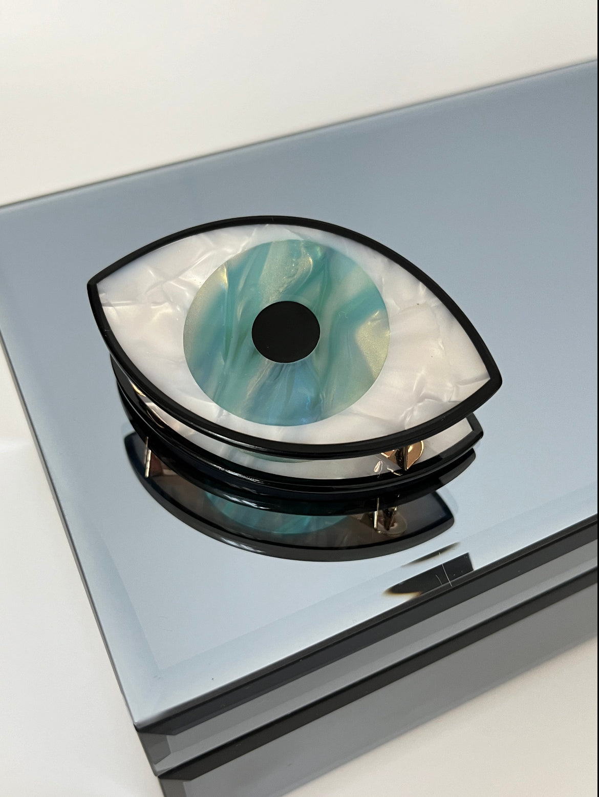 SEDEFLİ SİYAH GÖZ KEMİK METAL TOKA