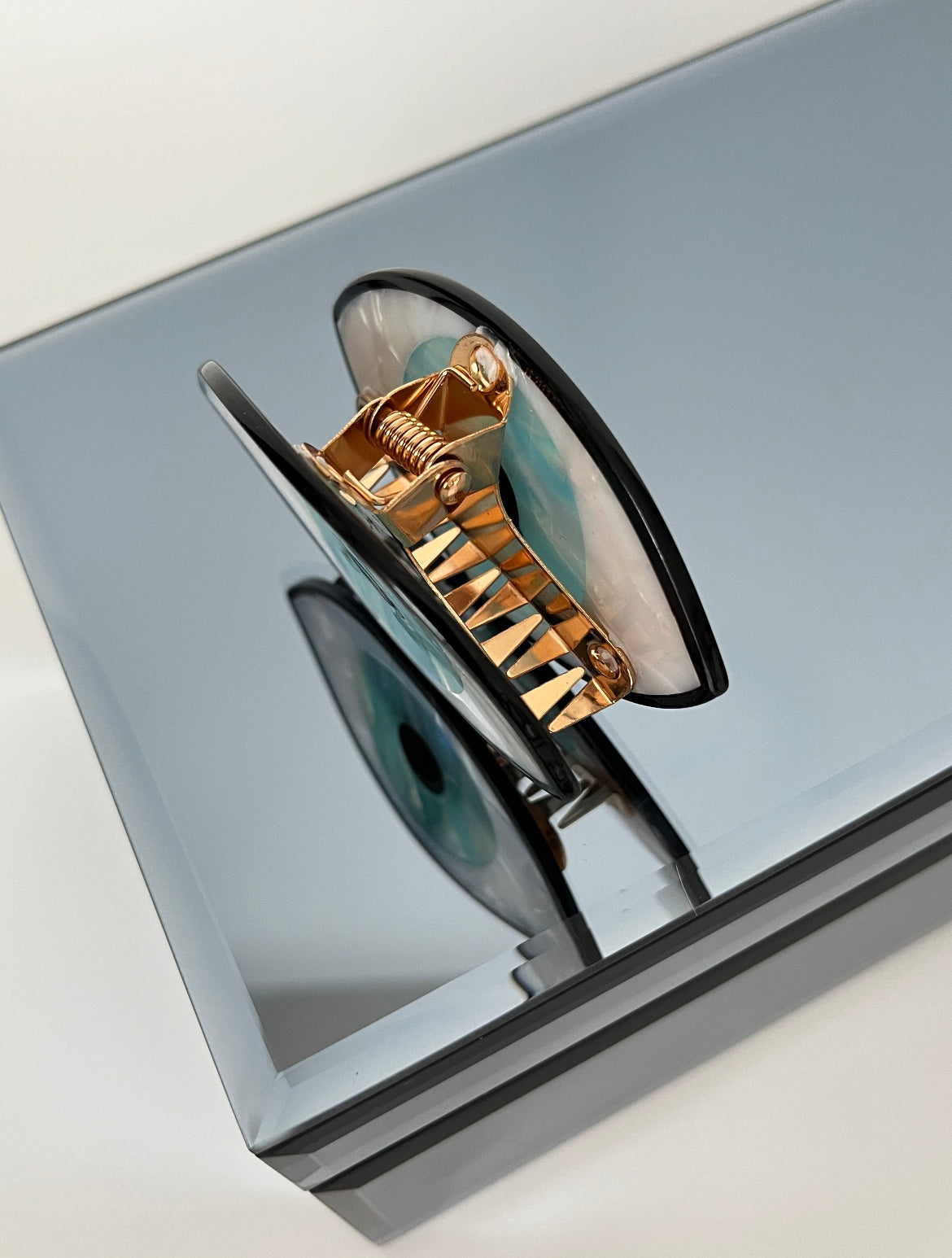 SEDEFLİ SİYAH GÖZ KEMİK METAL TOKA