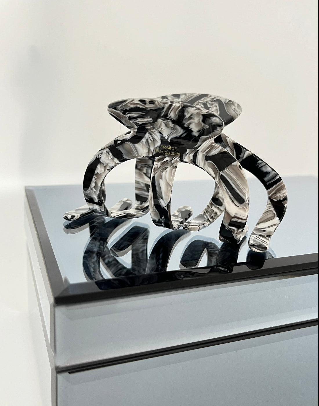 İTHAL SİYAH BEYAZ DESENLİ KEMİK MANDAL TOKA