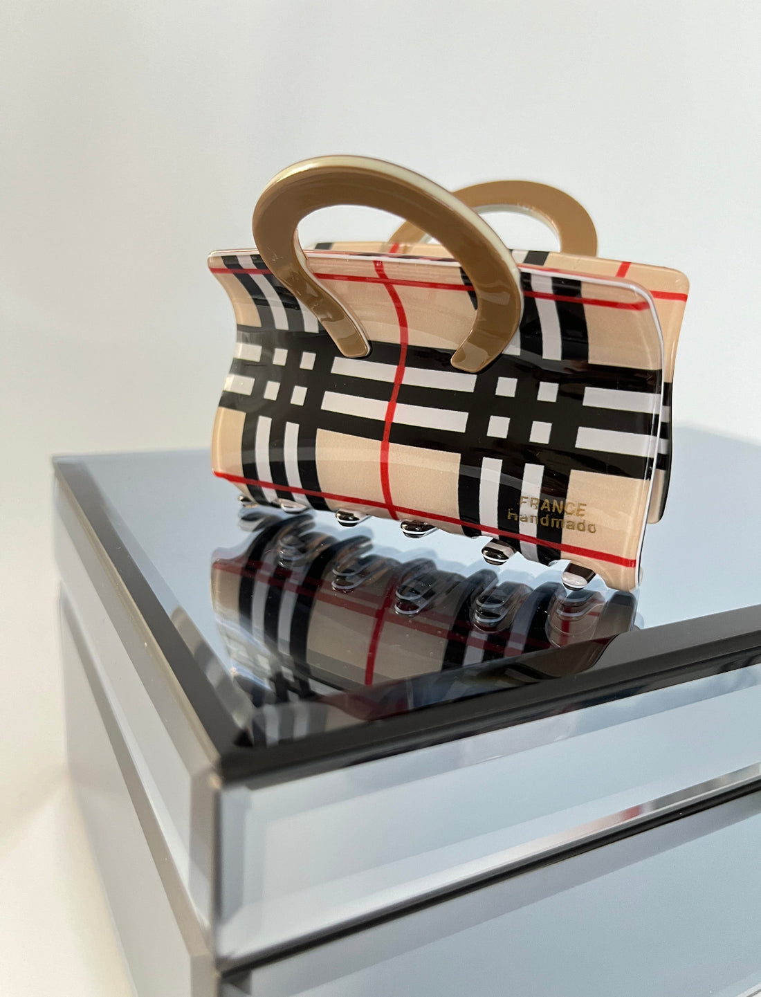 İTHAL KREM EKOSE DESEN ÇANTALI KEMİK MANDAL TOKA