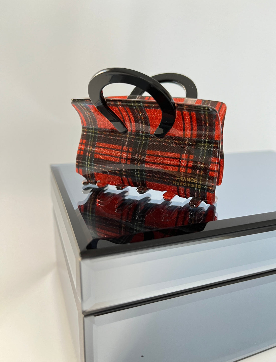 İTHAL SİMLİ KIRMIZI EKOSE DESEN ÇANTALI KEMİK MANDAL TOKA