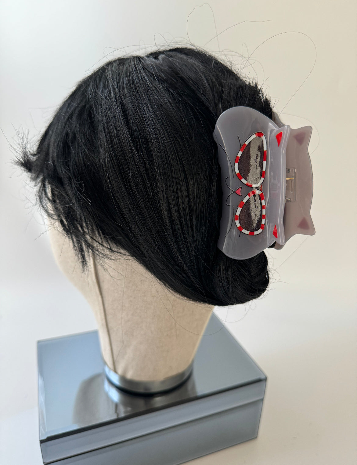 İTHAL GRİ GÖZLÜKLÜ KEDİ DESENLİ KEMİK MANDAL TOKA