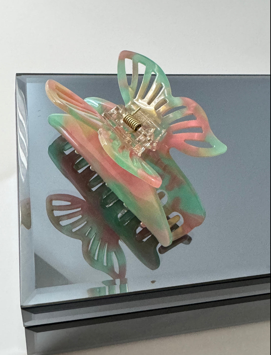 İTHAL KELEBEK DETAYLI KEMİK MANDAL TOKA