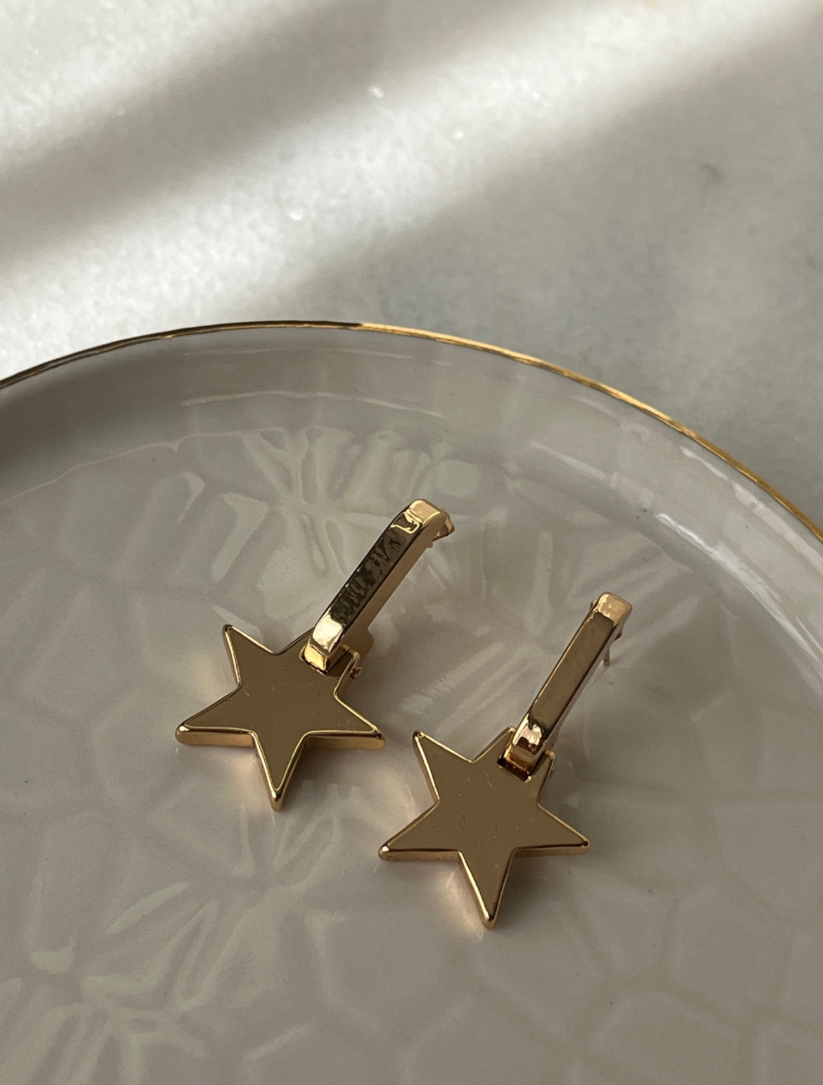 YILDIZ DETAYLI İTHAL GOLD KÜPE