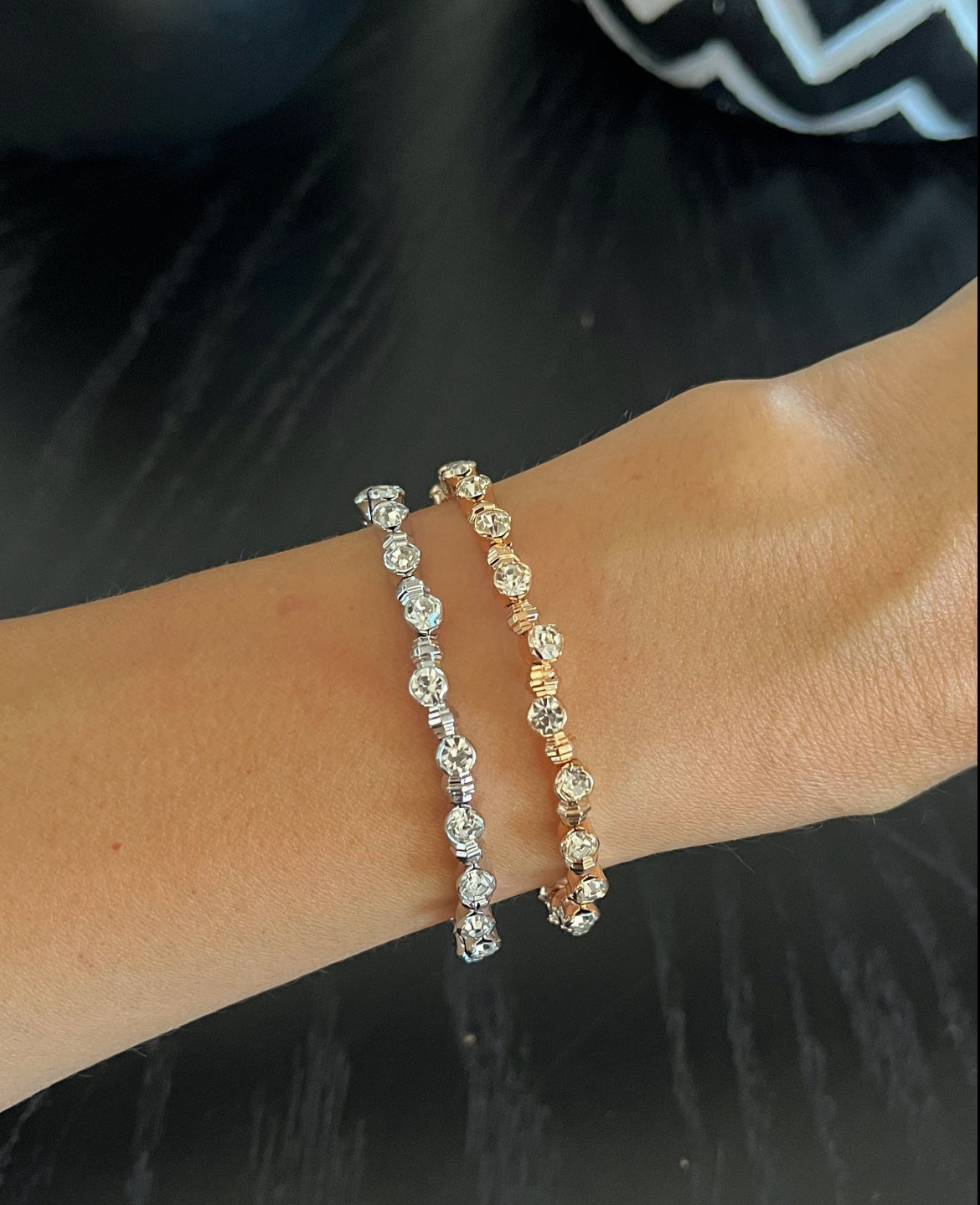 TAŞ DETAYLI YAYLI SİLVER KELEPÇE BİLEZİK