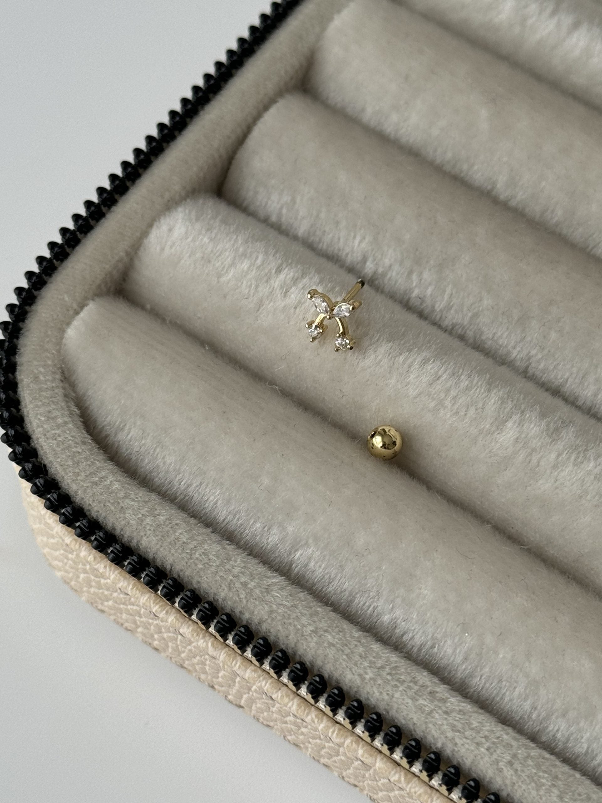 KURDELE TRAGUS PİERCİNG