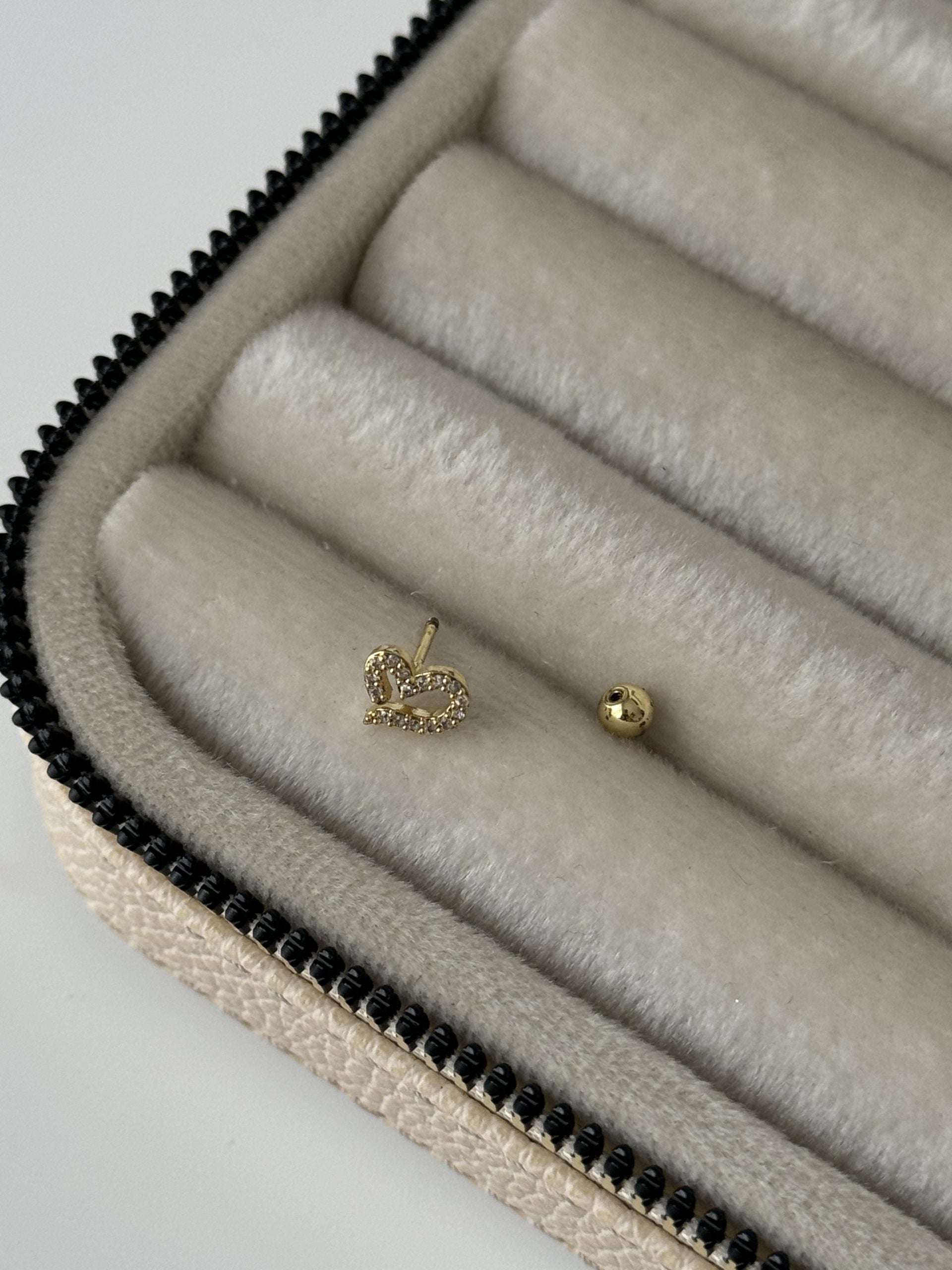 KALP TRAGUS PİERCİNG