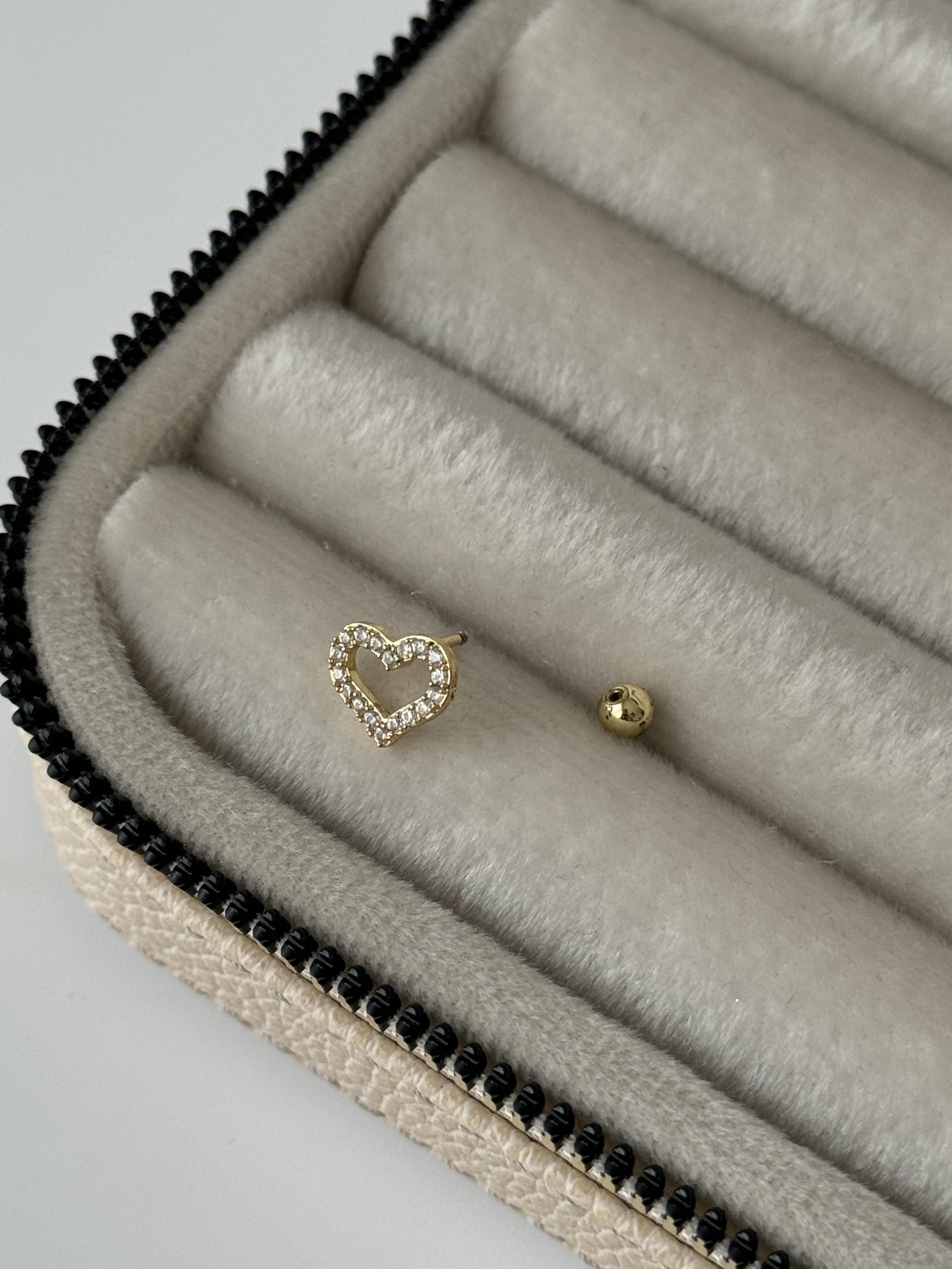 KALP TRAGUS PİERCİNG