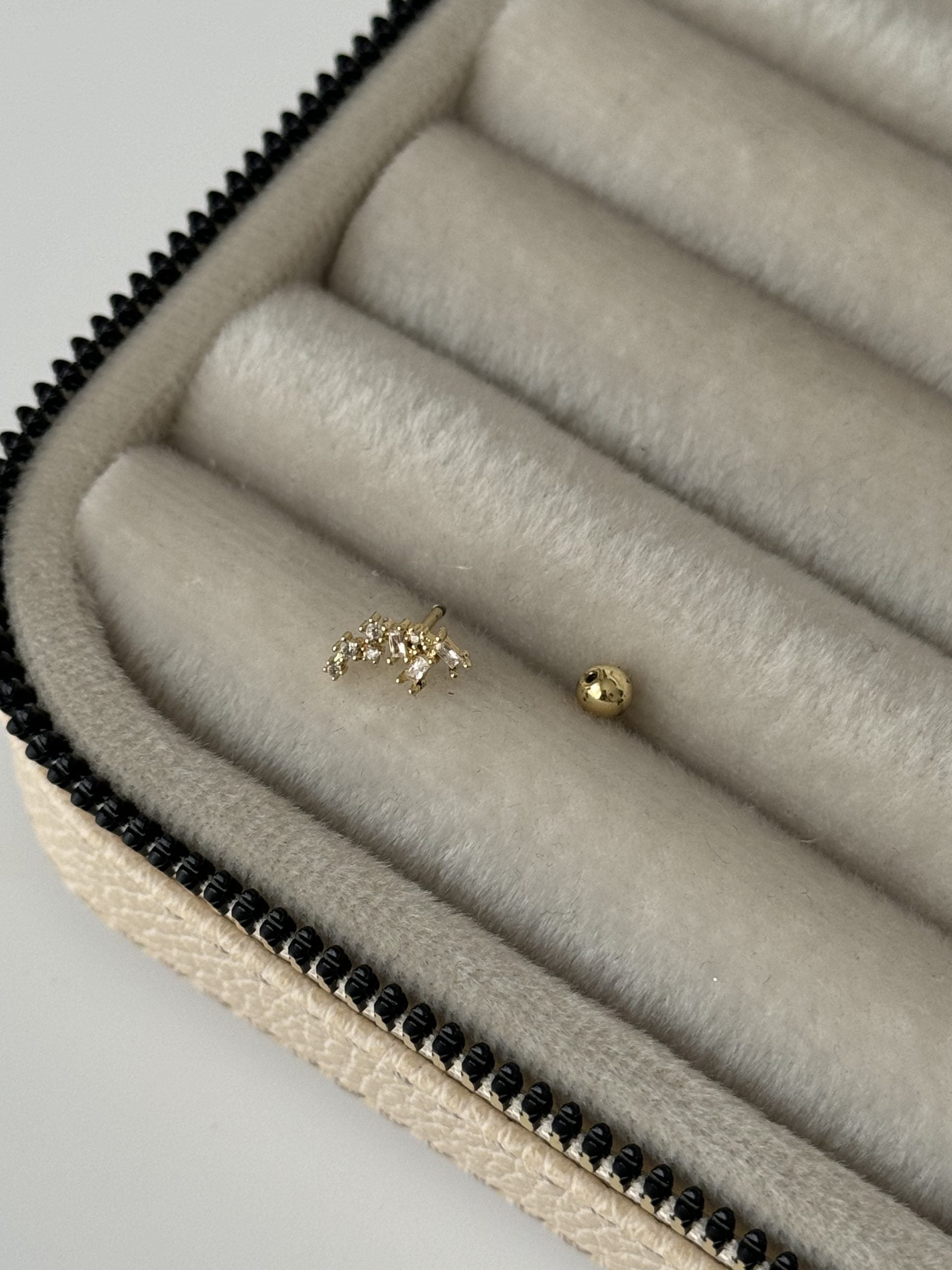 TAŞLI TRAGUS PİERCİNG