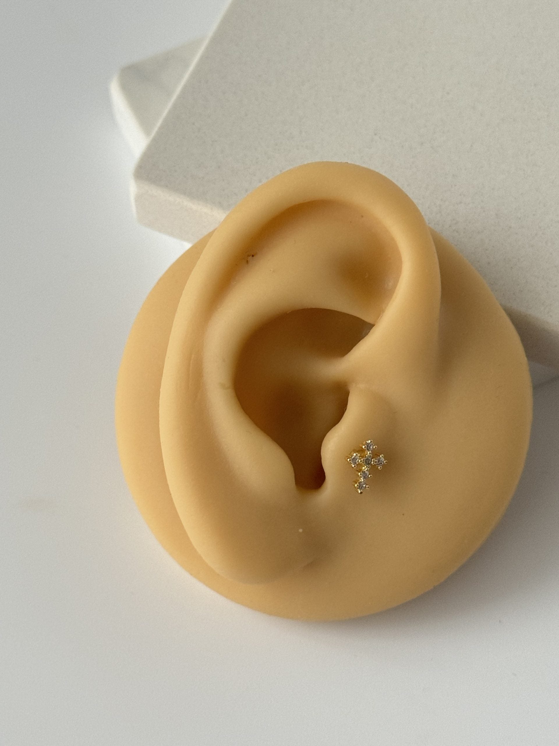 HAÇ TRAGUS PİERCİNG