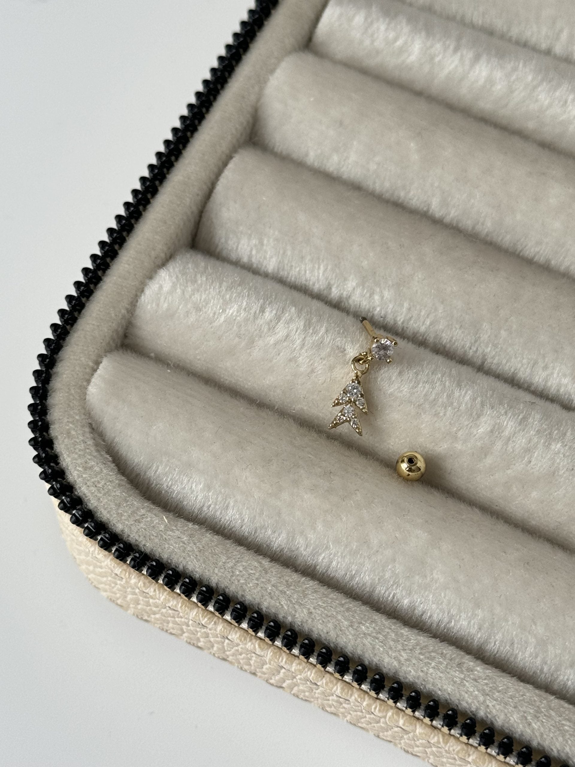 OK DETAYLI TRAGUS PİERCİNG