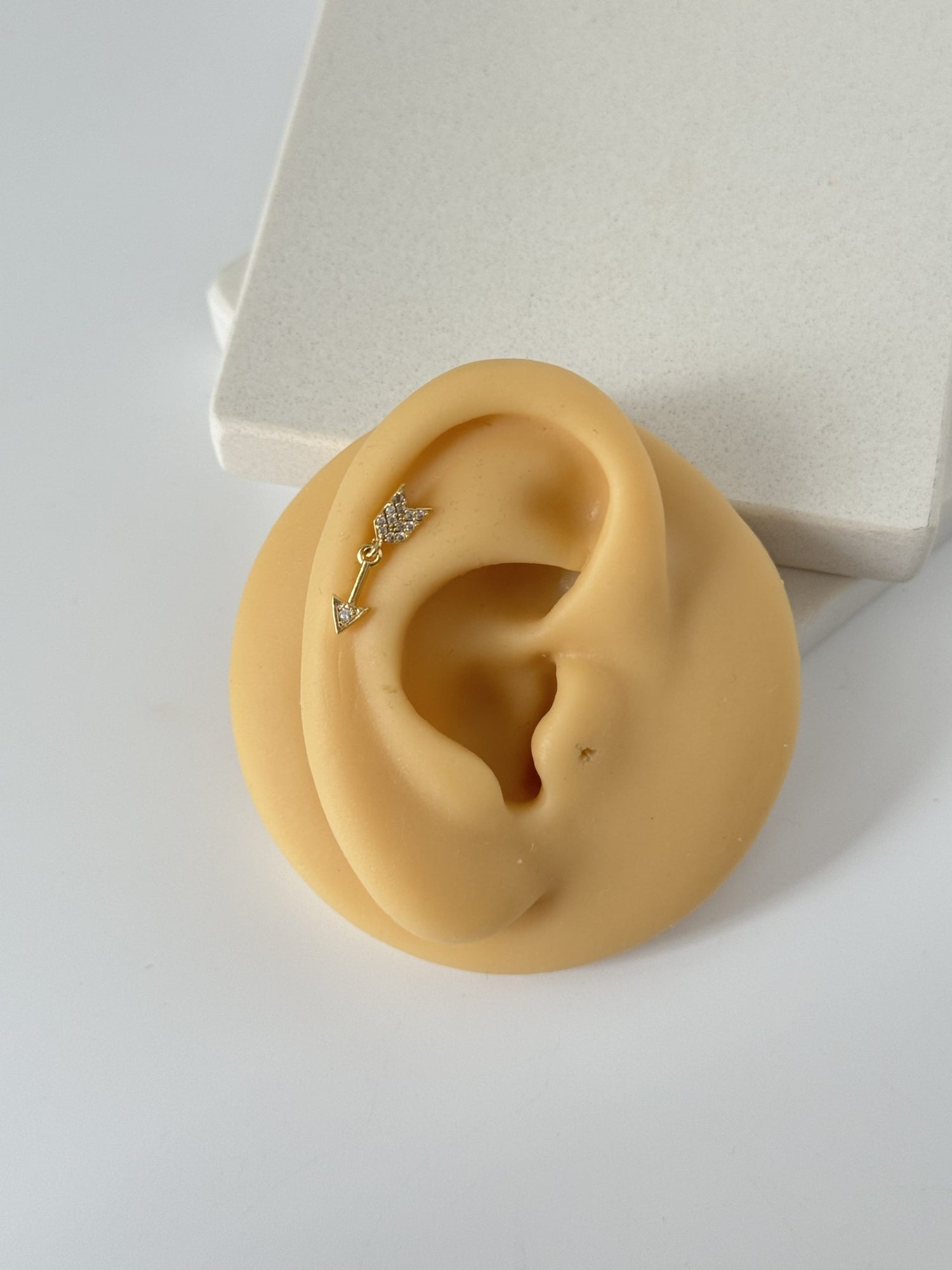 OK DETAYLI TRAGUS PİERCİNG