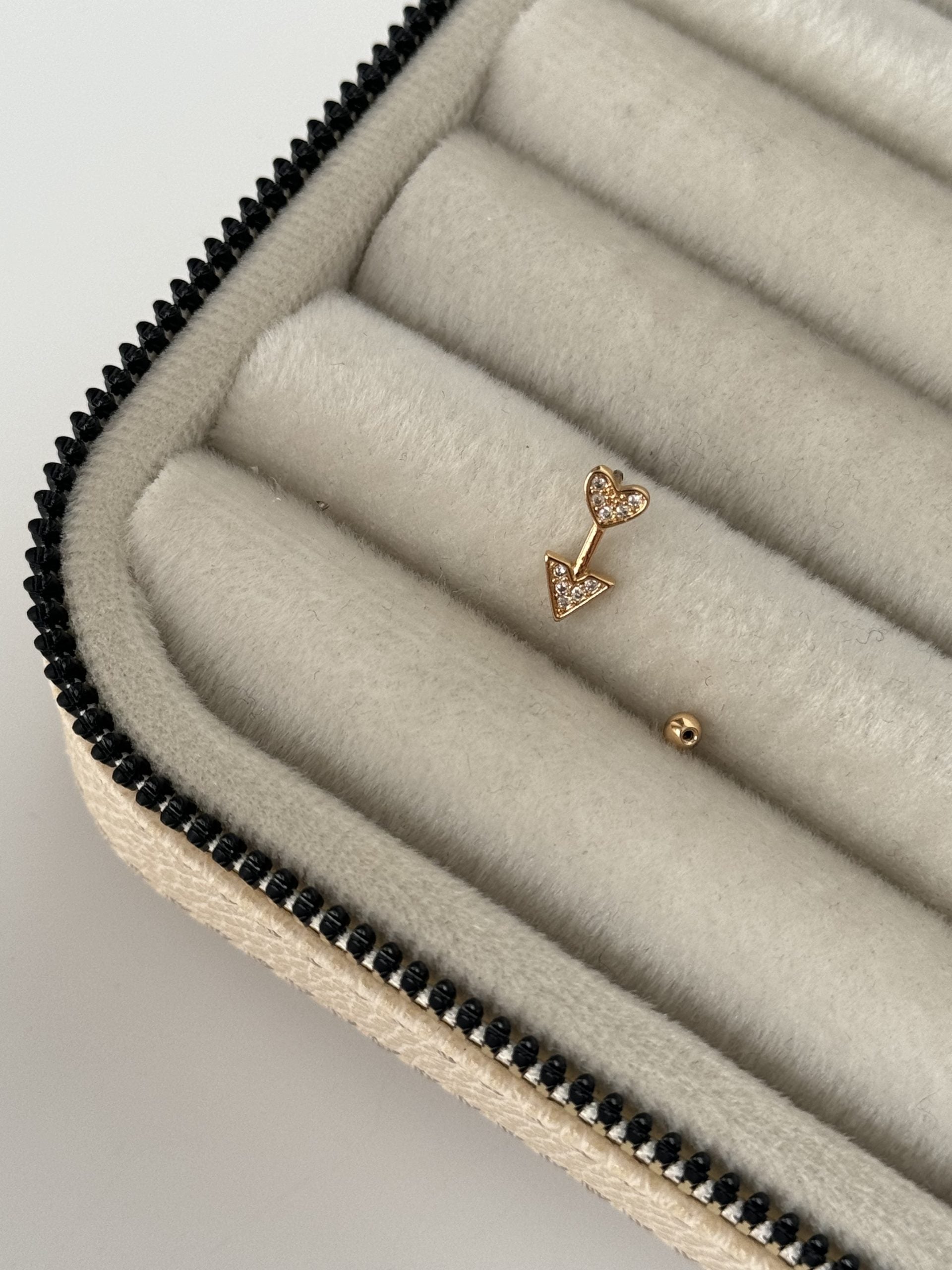 KALPLİ OK TRAGUS GOLD PİERCİNG