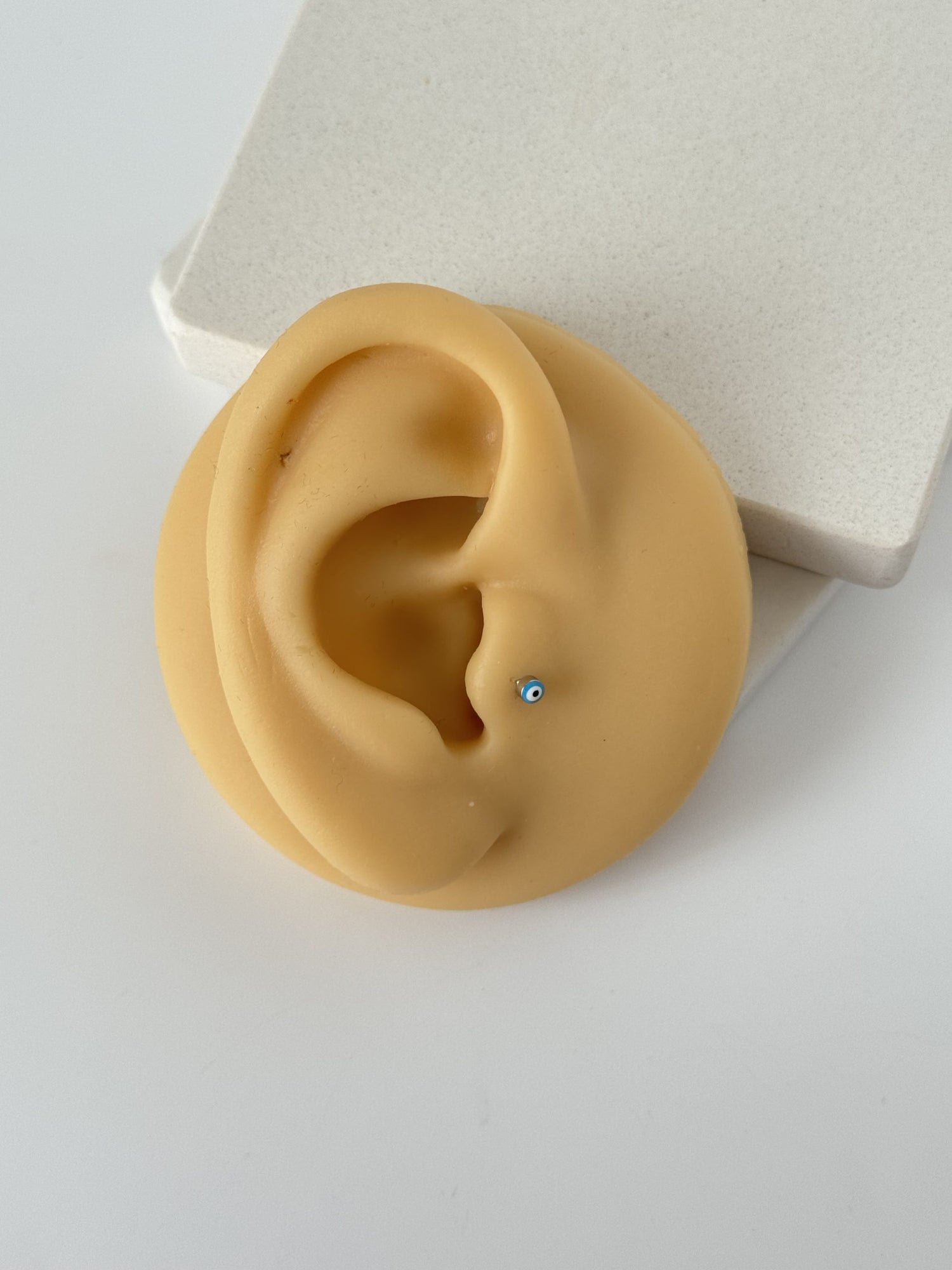 NAZAR BONCUKLU SİLVER TRAGUS PİERCİNG