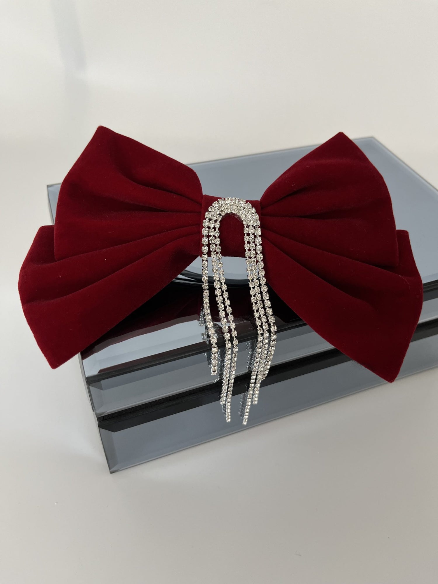 İTHAL KIRMIZI KADİFE TAŞLI FİYONK TOKA