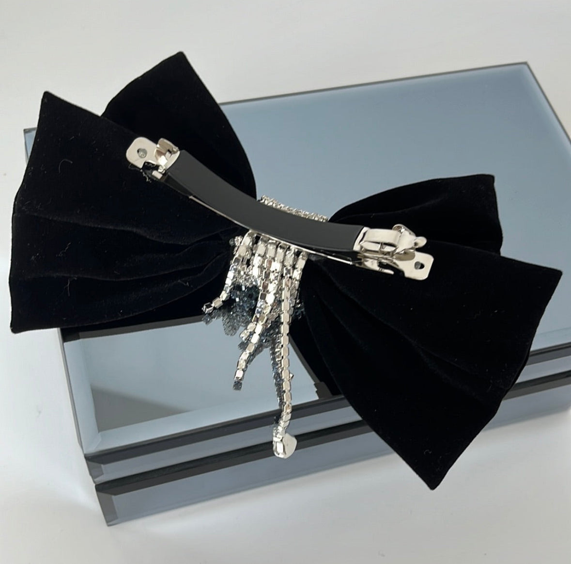 İTHAL SİYAH KADİFE TAŞLI FİYONK TOKA