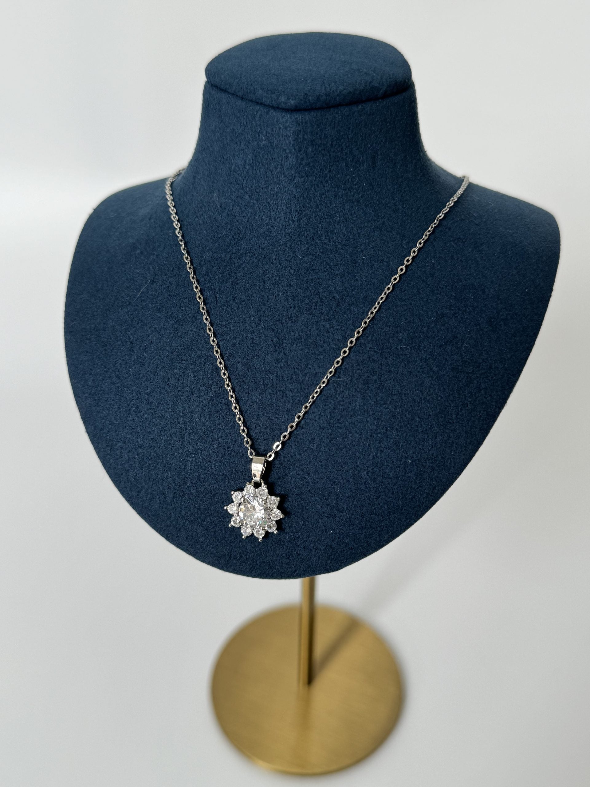 GÜNEŞ DETAYLI SİLVER ÇELİK KOLYE