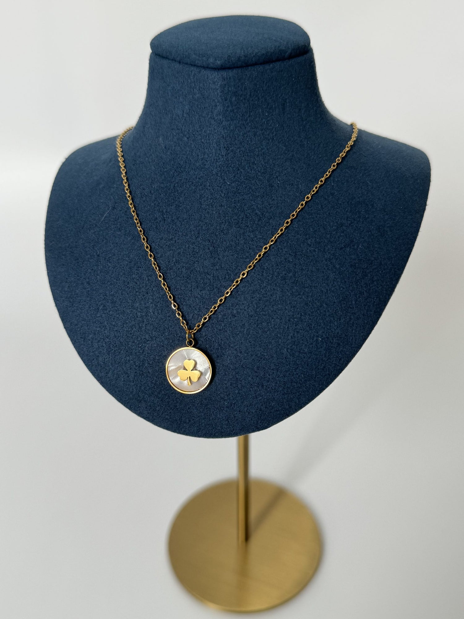 YONCA DETAYLI GOLD ÇELİK KOLYE