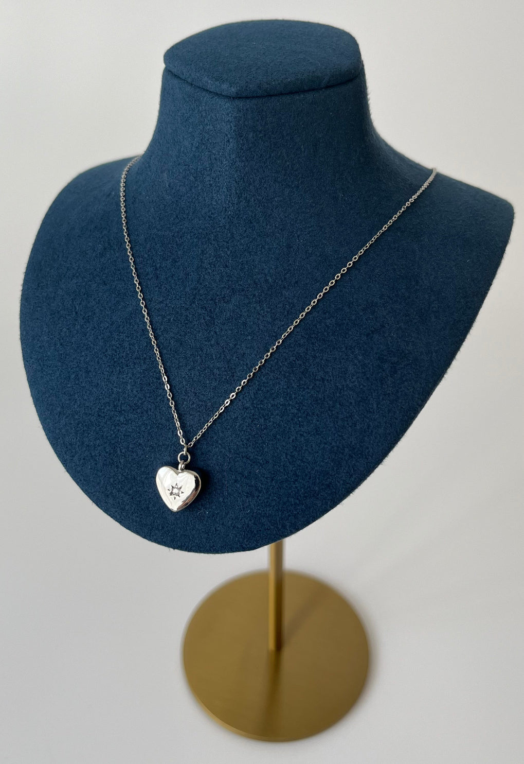 TAŞLI MİNİK KALP UÇLU SİLVER ÇELİK KOLYE