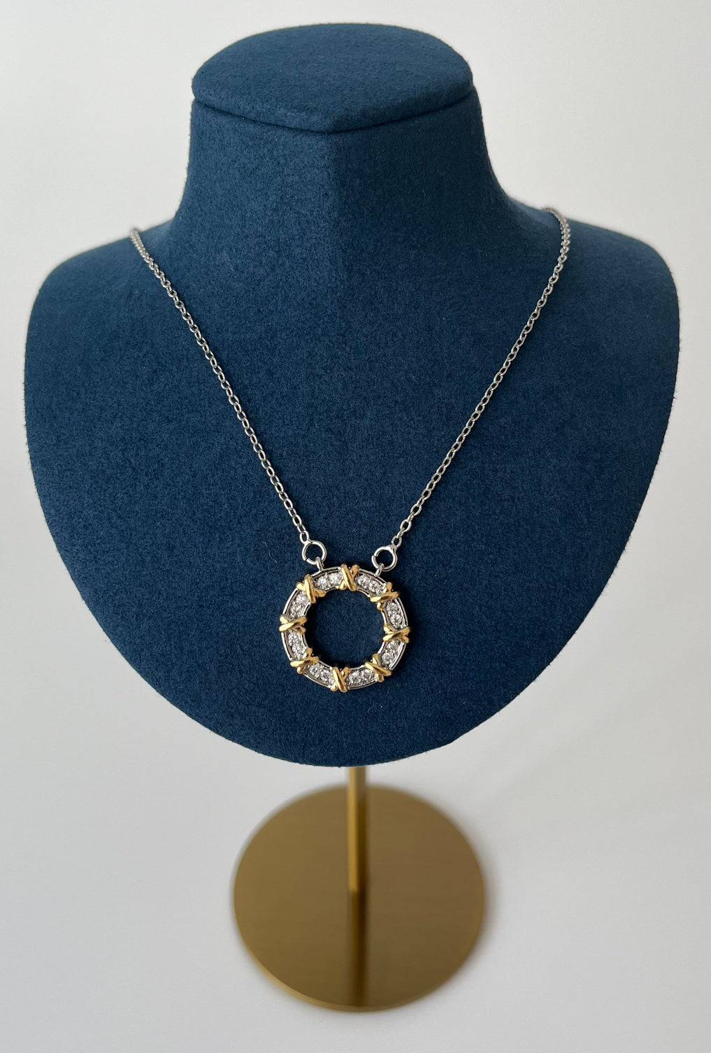 İTHAL MARKA MODEL HALKA DETAYLI ÇELİK KOLYE