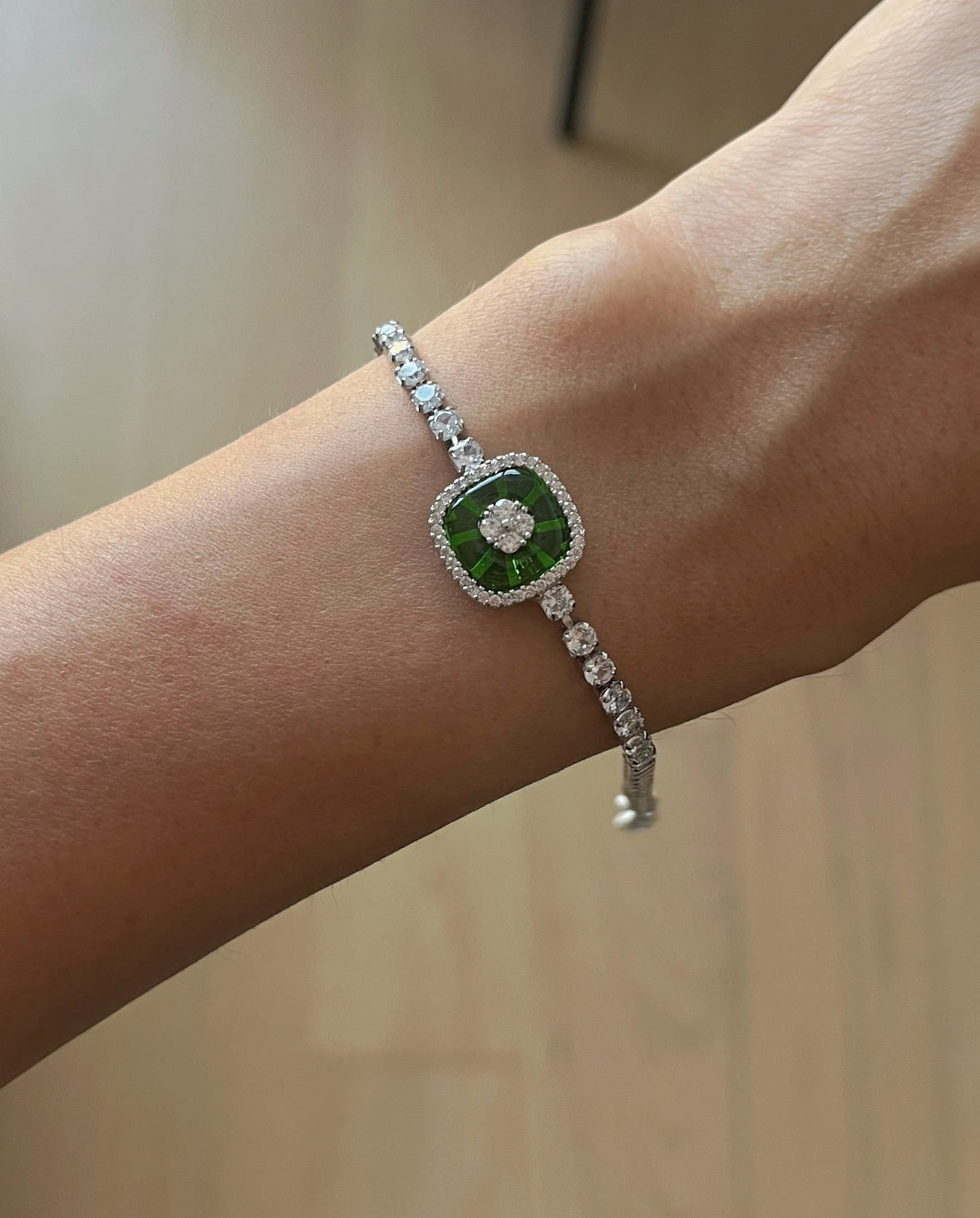 İTHAL SİLVER KARE ZİRKON TAŞLI YEŞİL TEKLİ CAMGÖZ  BİLEKLİK