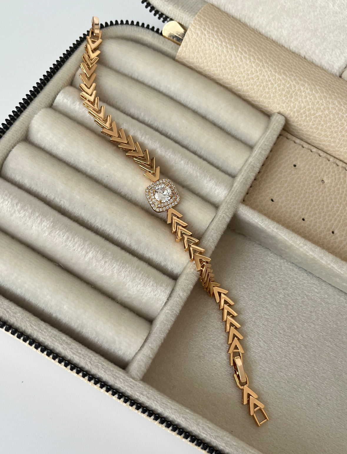 İTHAL BAGET TAŞLI KILÇIKLI ROSE GOLD BİLEKLİK