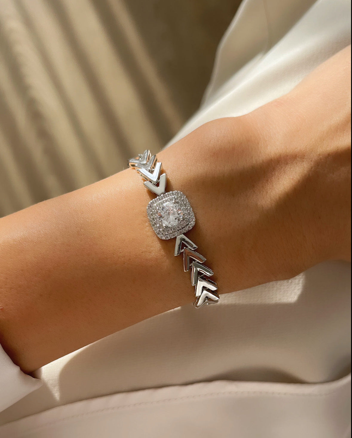 İTHAL BAGET TAŞLI KILÇIKLI SİLVER BİLEKLİK