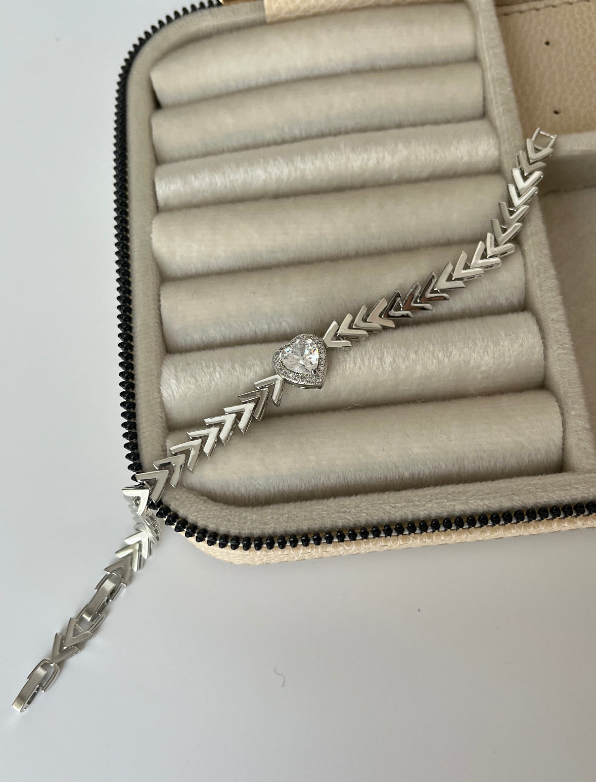 İTHAL KALP BAGET TAŞLI KILÇIKLI SİLVER BİLEKLİK