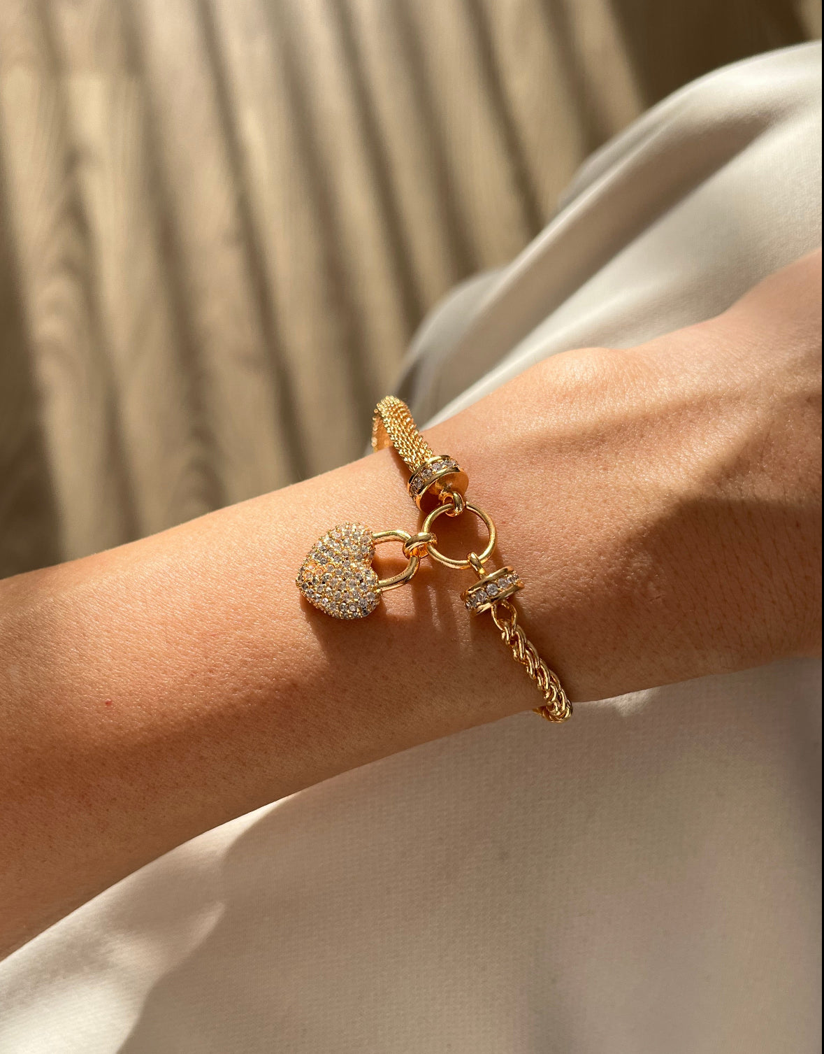 İTHAL KALPLİ KİLİT DETAYLI GOLD BİLEKLİK