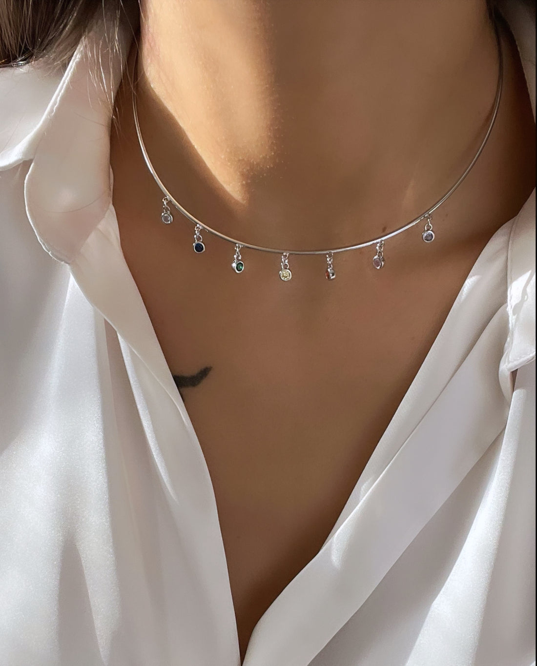 RENKLİ TAŞ SALLANTILI İTHAL SİLVER CHOKER KOLYE