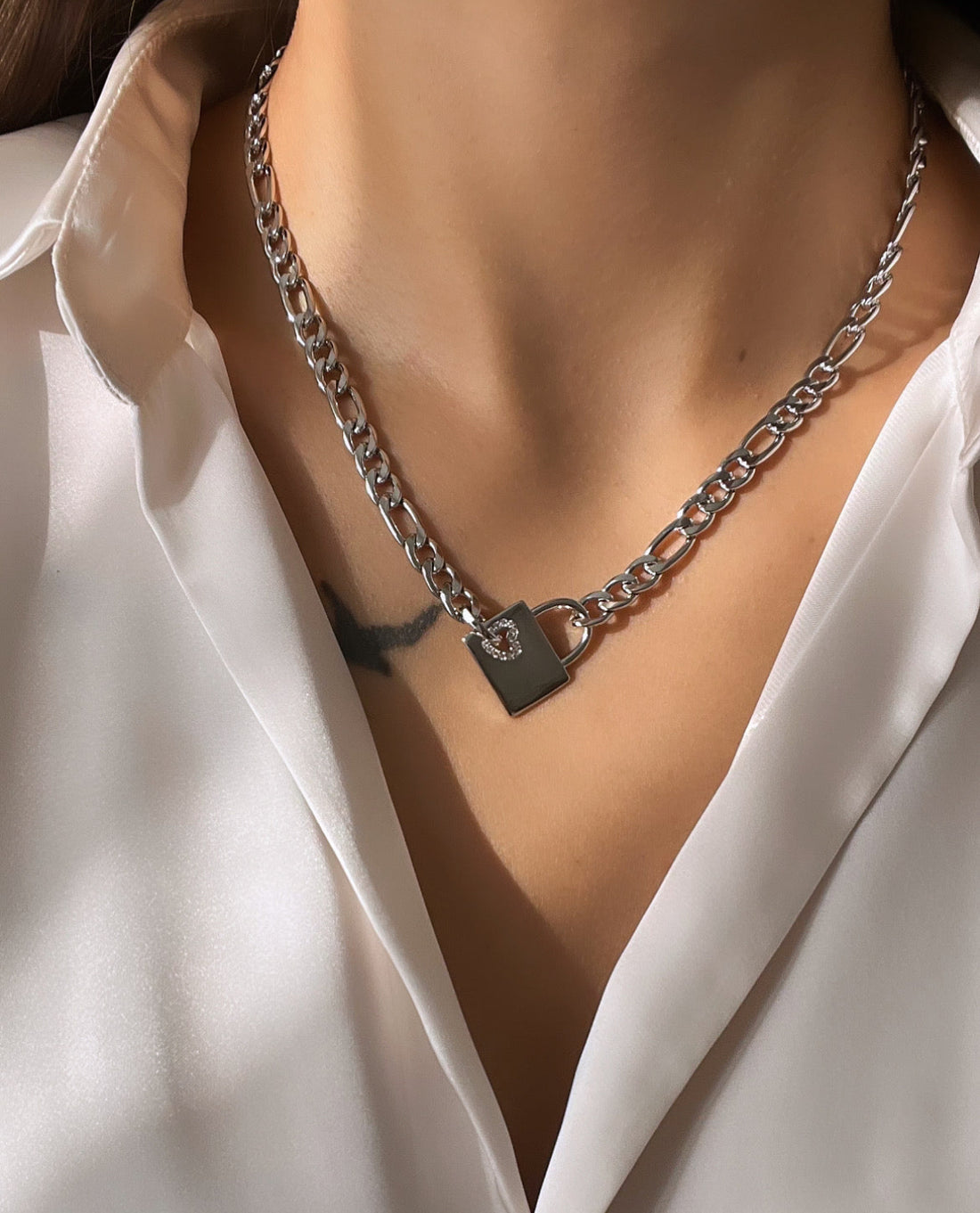 KİLİT DETAYLI İTHAL SİLVER ZİNCİR KOLYE