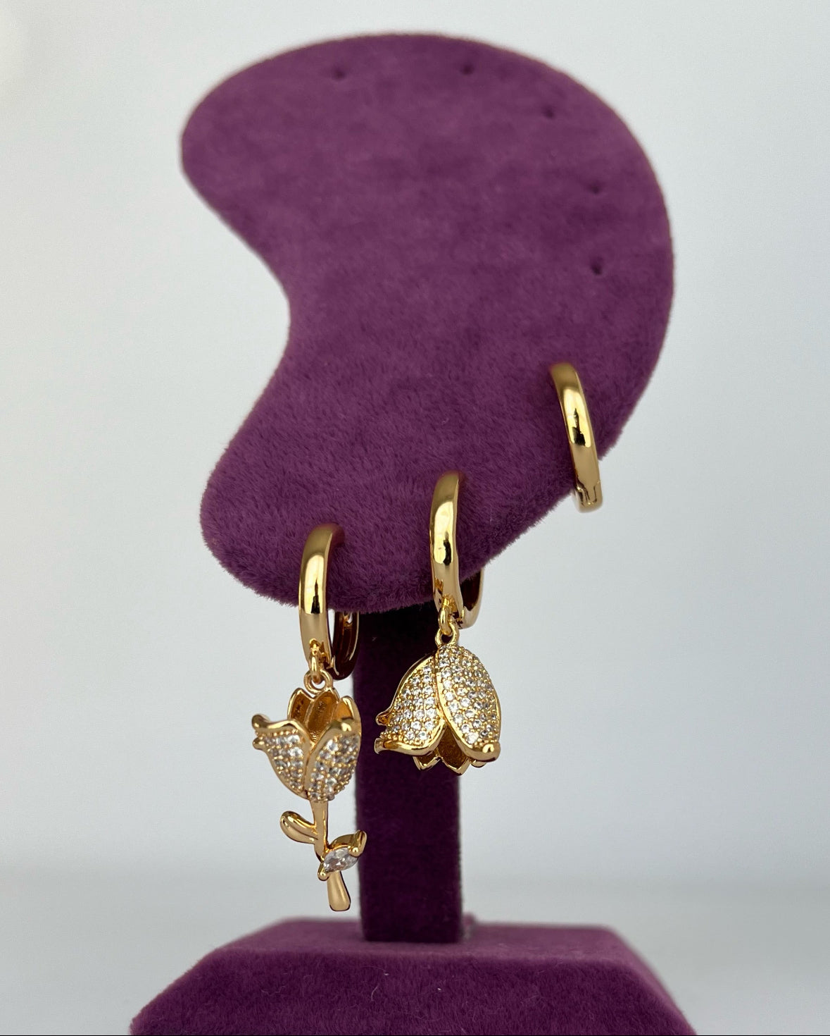 LALE DETAYLI 3LÜ GOLD KÜPE SETİ