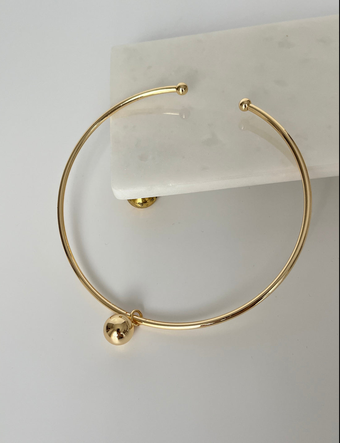 İTHAL TOP DETAYLI CHOKER GOLD KOLYE