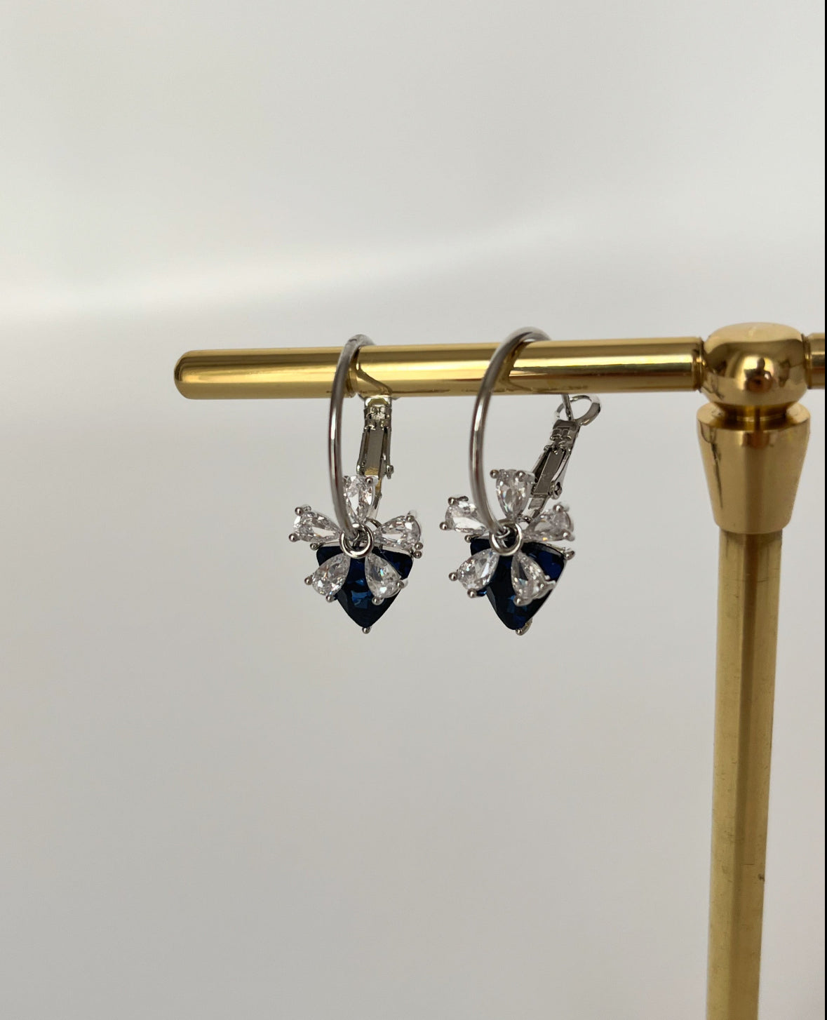 MAHRU İTHAL PAPATYA DETAYLI SİLVER HALKA KÜPE