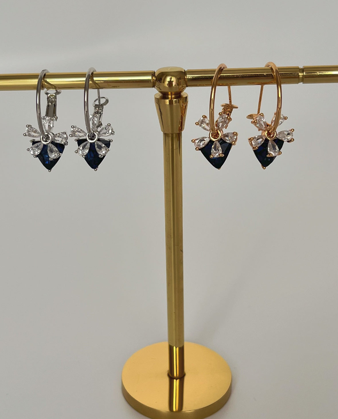 MAHRU İTHAL PAPATYA DETAYLI SİLVER HALKA KÜPE