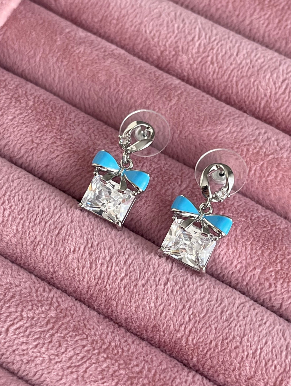 MAVİ KURDELELİ İTHAL SİLVER KÜPE