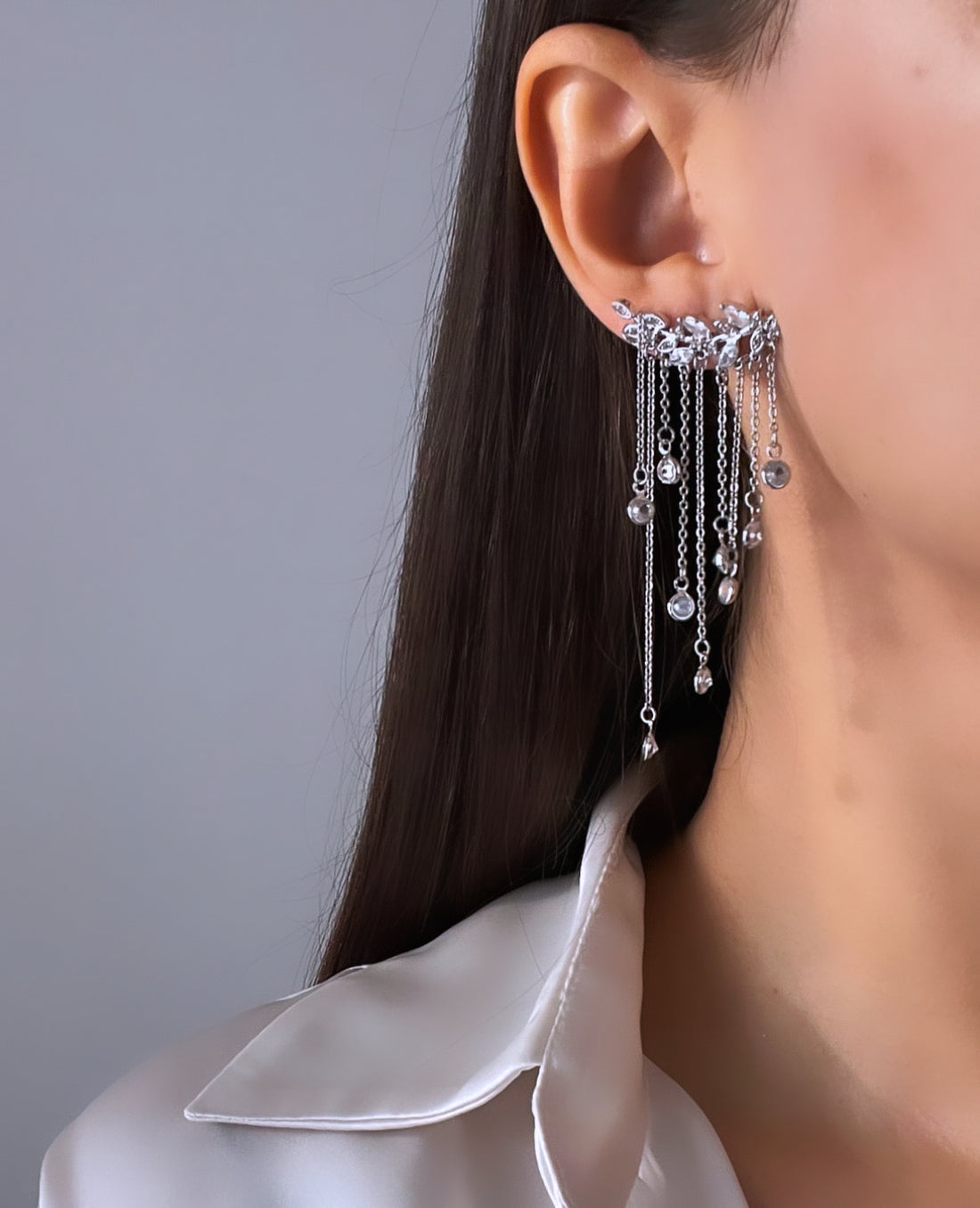 TAŞLI PÜSKÜLLÜ SİLVER KÜPE