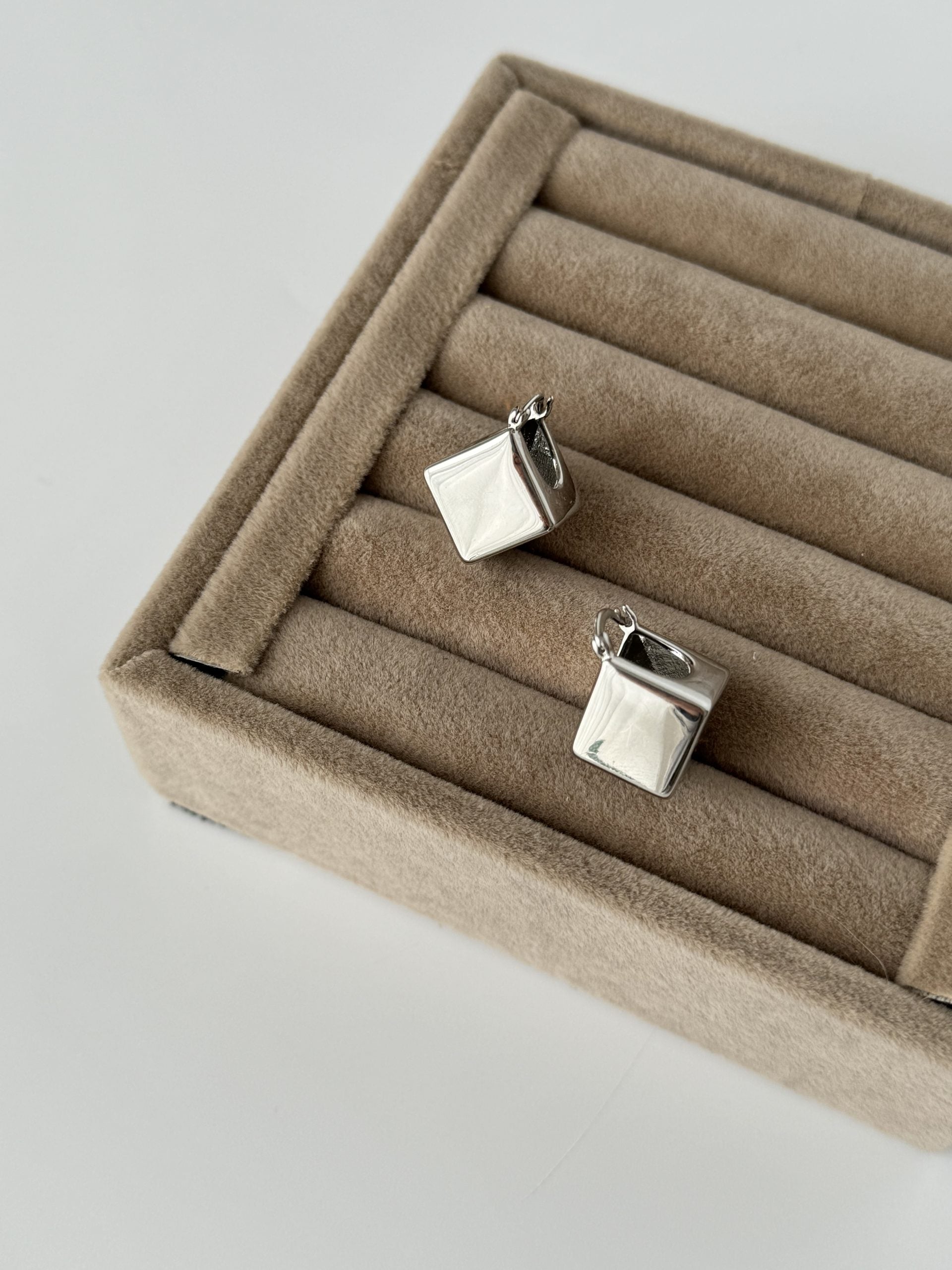 İTHAL KÜPLÜ SİLVER KÜPE