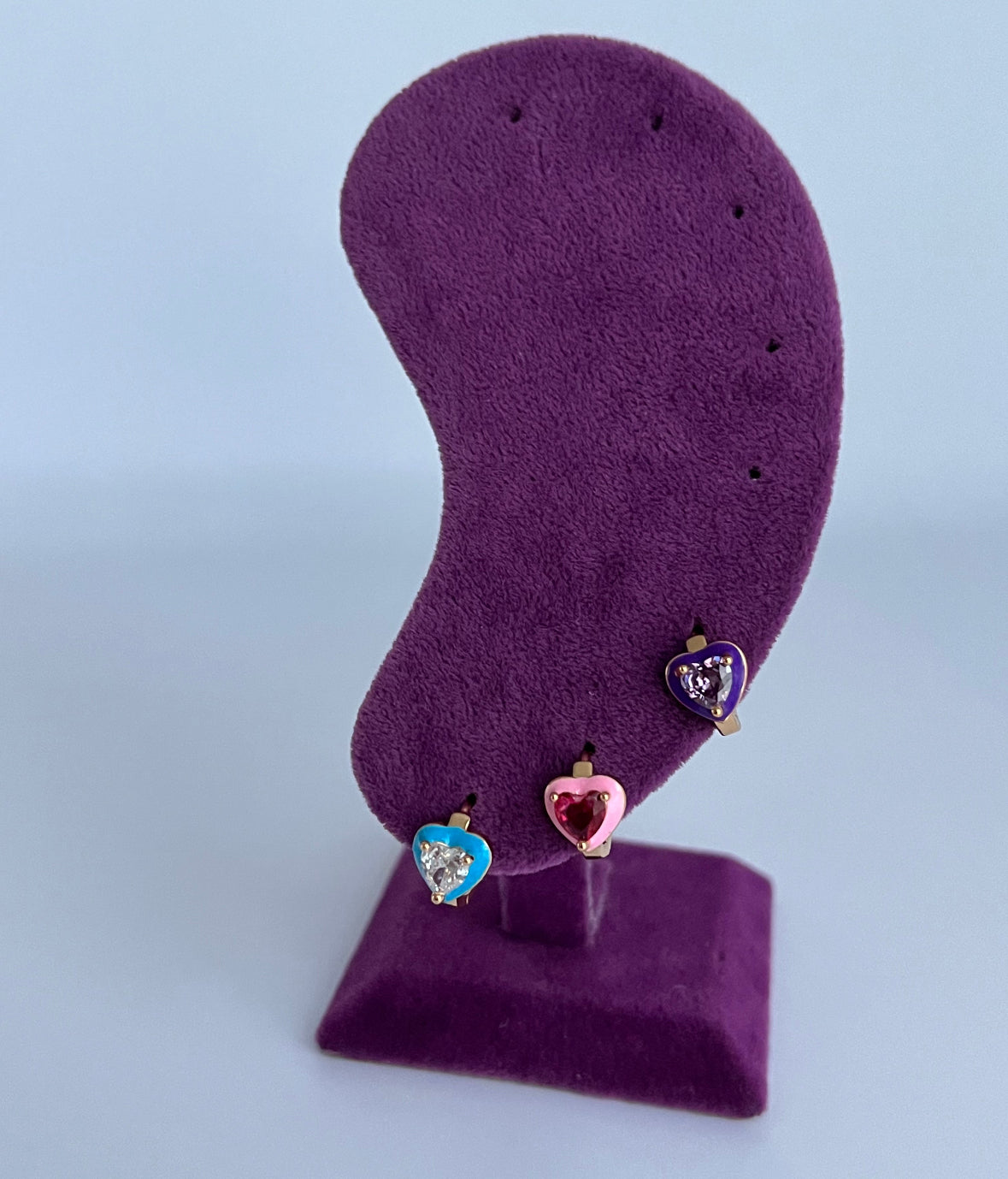 RENKLİ TAŞLI GOLD KALPLİ 3LÜ KÜPE SETİ