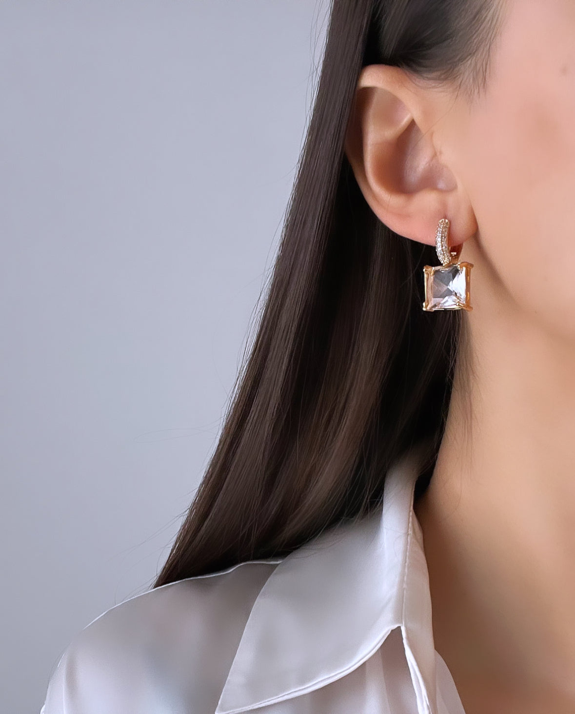 İTHAL KARE TAŞLI GOLD KÜPE