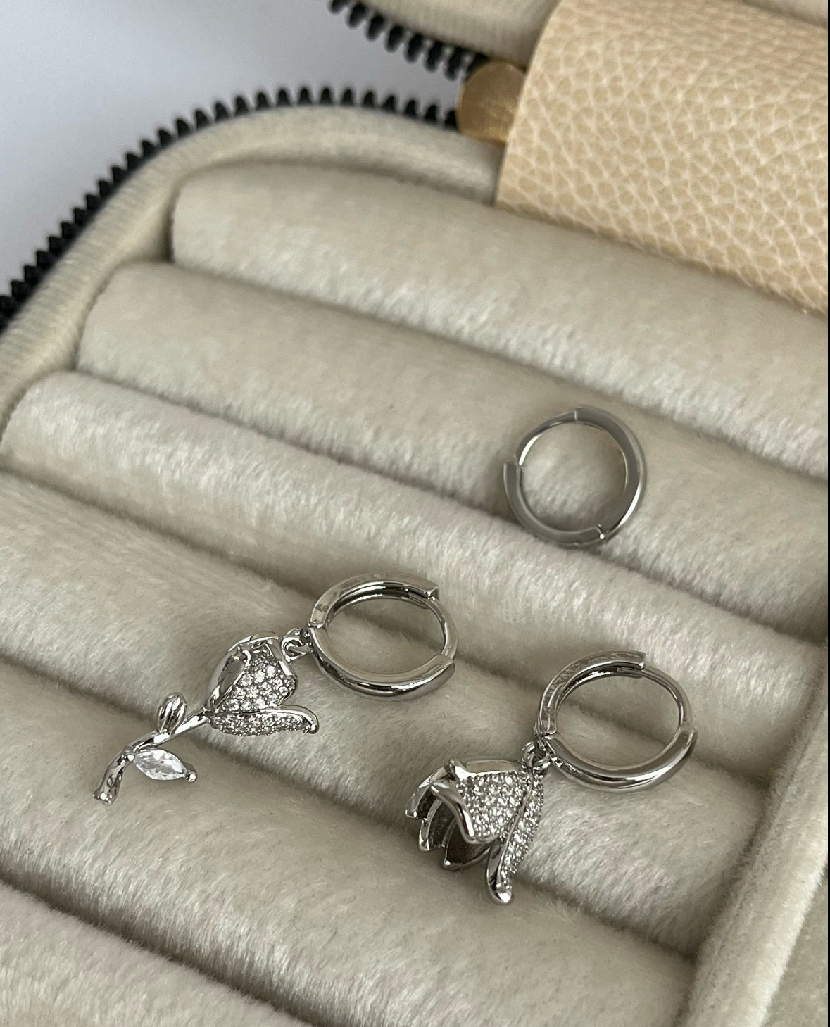 LALE DETAYLI 3LÜ SİLVER KÜPE SETİ