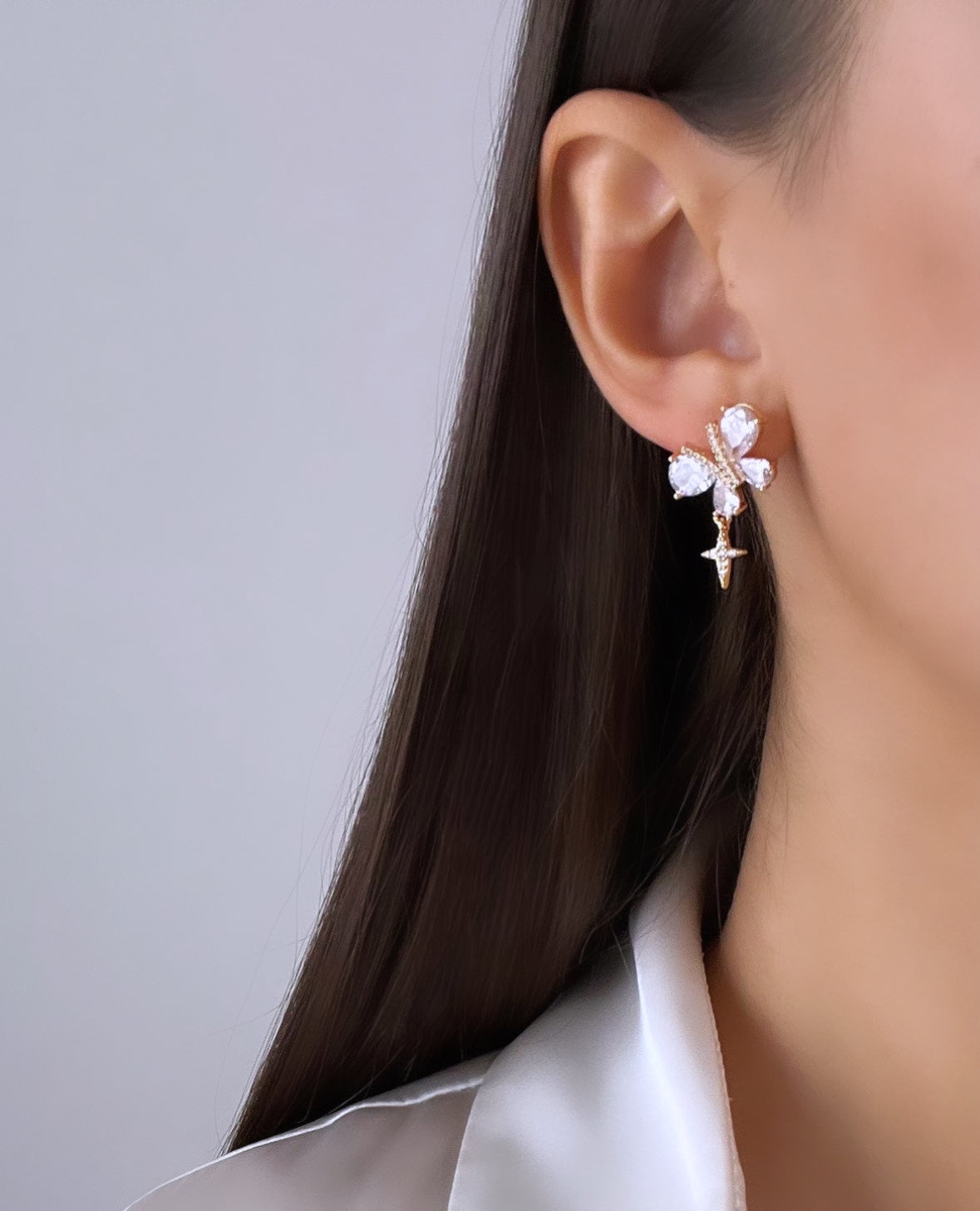 BEYAZ TAŞLI GOLD KELEBEK KÜPE