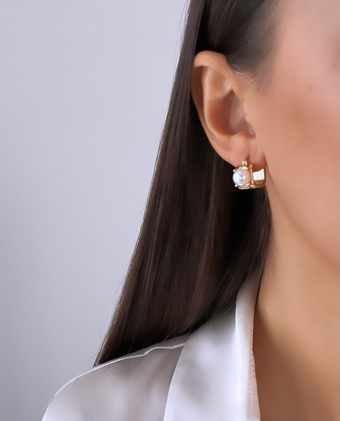 İNCİ DETAYLI GOLD KARE HALKA KÜPE