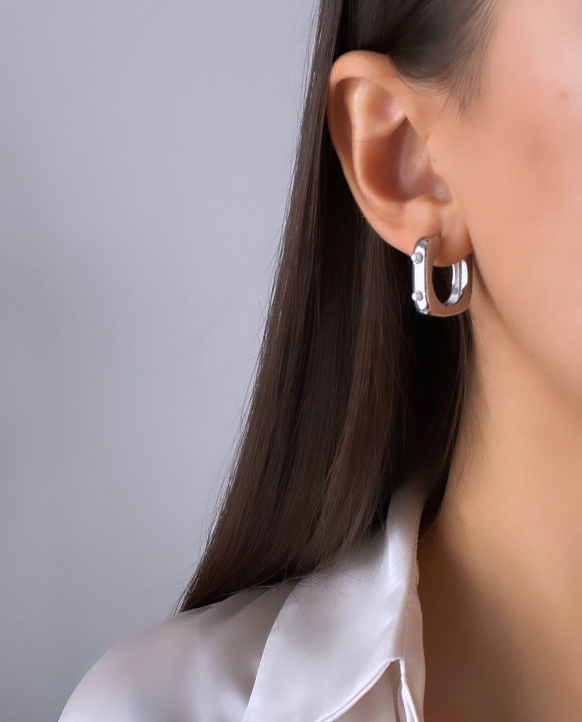 İTHAL İNCİ DETAYLI KARE HALKA SİLVER KÜPE