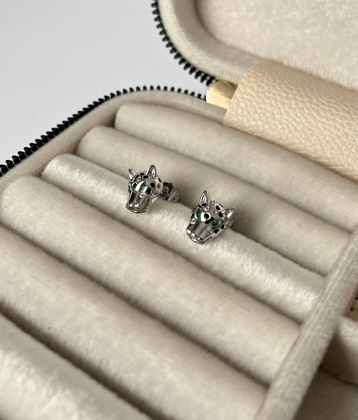 İTHAL KAPLAN DETAYLI SİLVER KÜPE