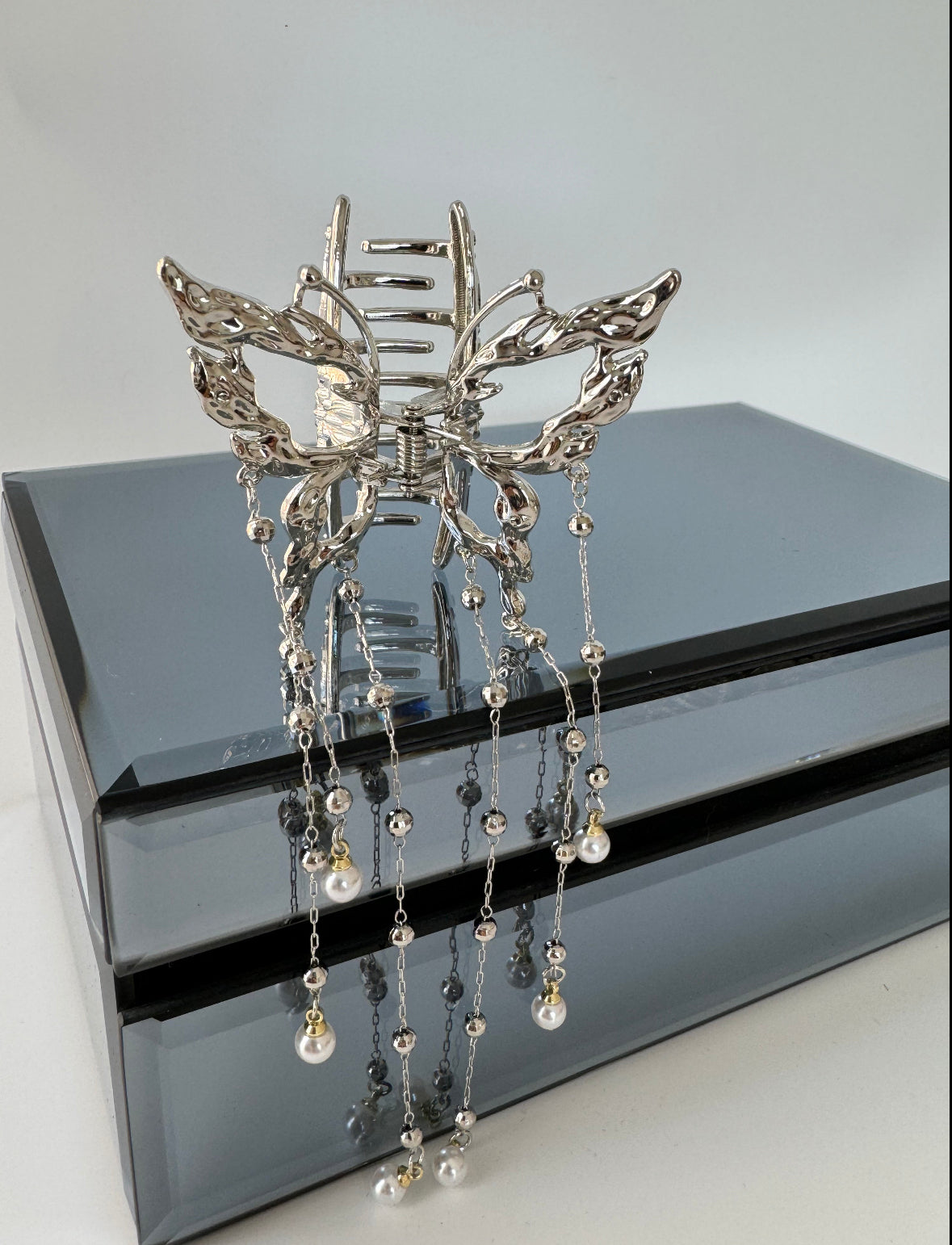 İTHAL KELEBEK DETAYLI SİLVER METAL TOKA