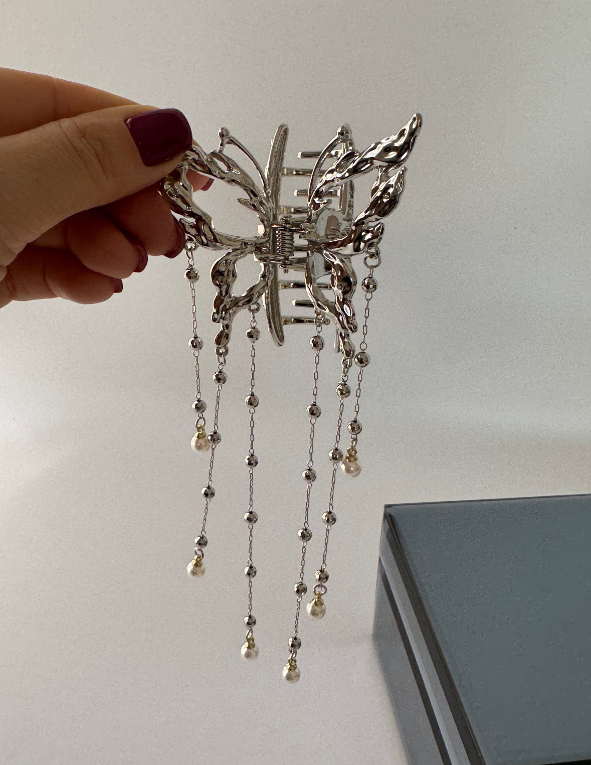 İTHAL KELEBEK DETAYLI SİLVER METAL TOKA