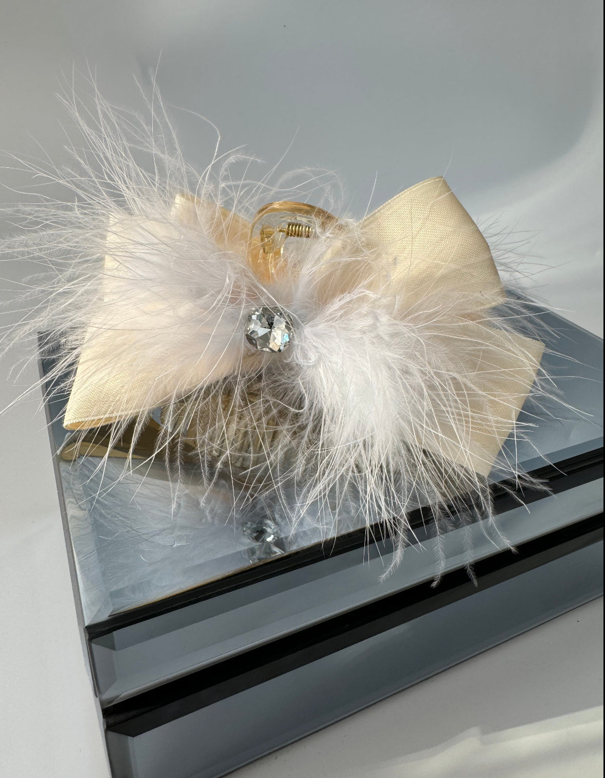 İTHAL KREM TÜYLÜ MANDAL TOKA