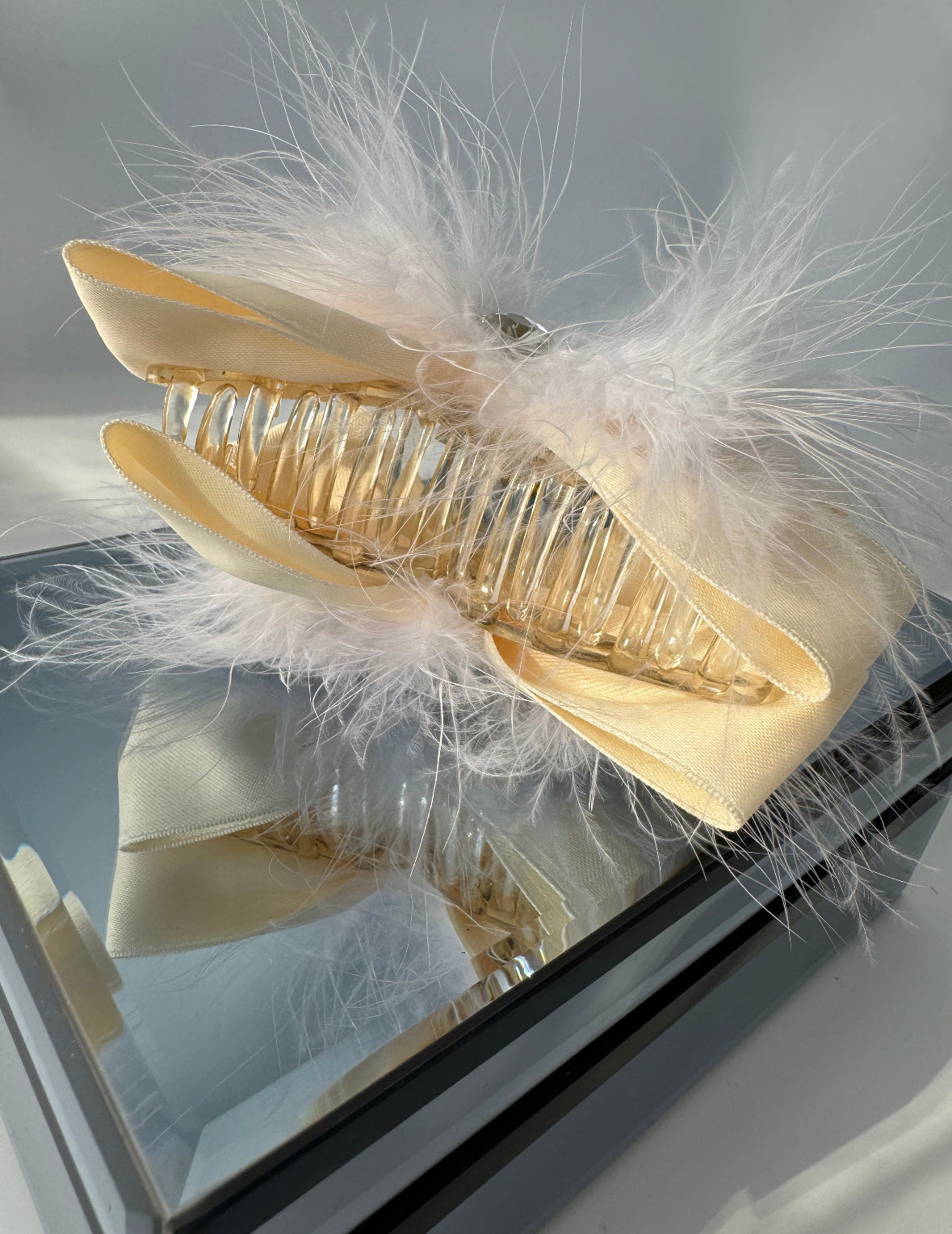 İTHAL KREM TÜYLÜ MANDAL TOKA