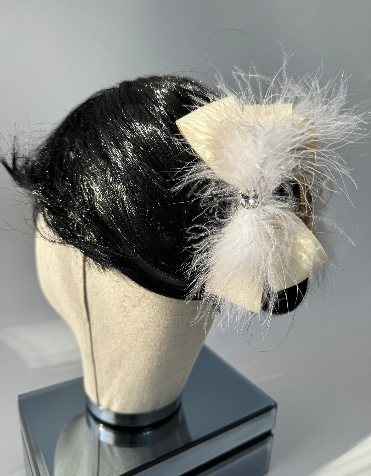 İTHAL KREM TÜYLÜ MANDAL TOKA